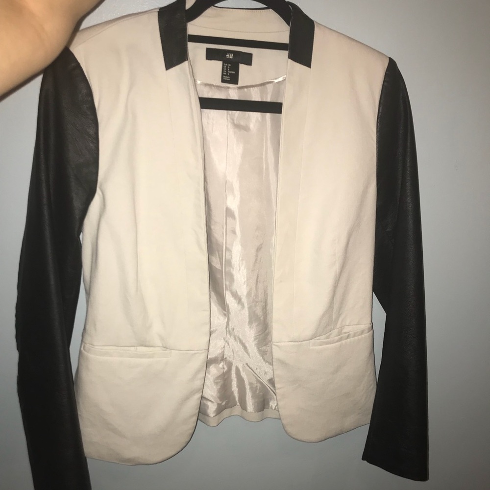 H&M Beige Black Contrast Sleeve Blazer Size 8